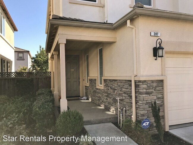 Building Photo - 3 br, 2.5 bath House - 207 MOSCATO