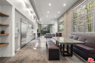 Building Photo - 710 Orlando Ave