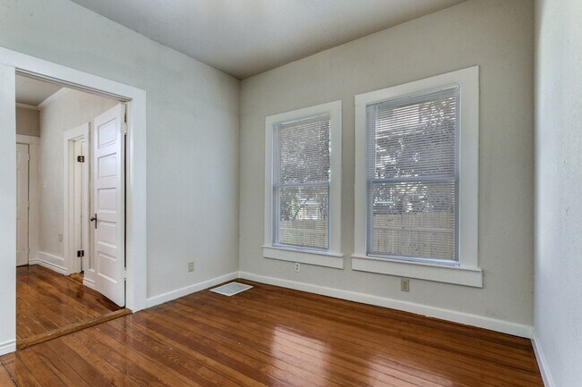 Foto del edificio - 130 E Craig Pl