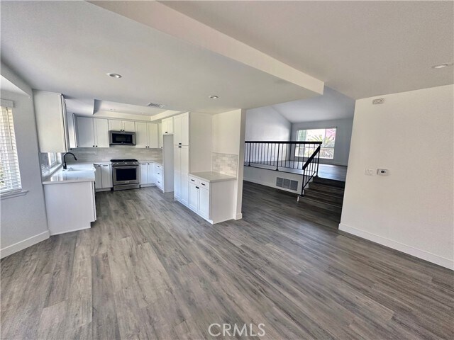 Foto del edificio - 8891 Baywood Dr