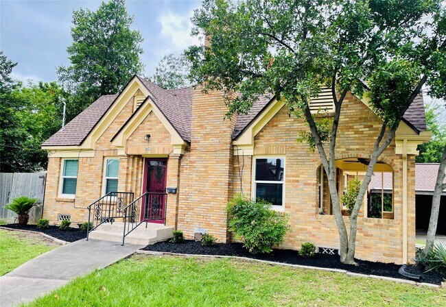 Foto del edificio - 704 Sue St