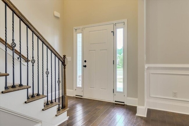 Building Photo - 127 Radcliff Dr