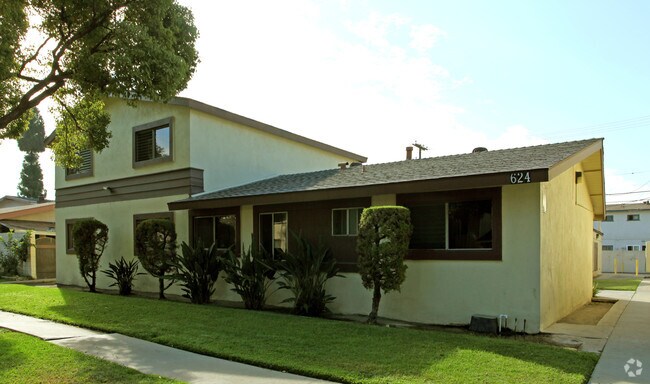Primary Photo - Capri Apartments