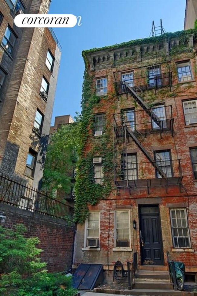 Foto del edificio - 212 W 16th St