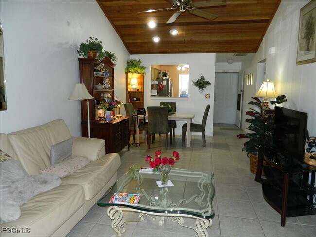 Foto del edificio - 9339 Lennex Ln