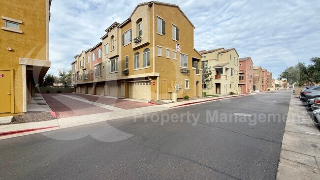 Foto del edificio - 900 S 94th St