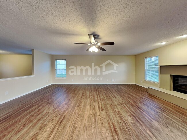 Foto del edificio - 13993 Meadow Lake Dr