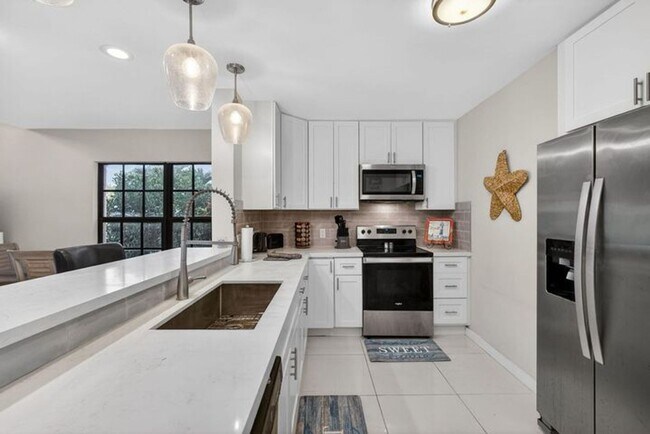 Building Photo - 2320 Treasure Isle Dr