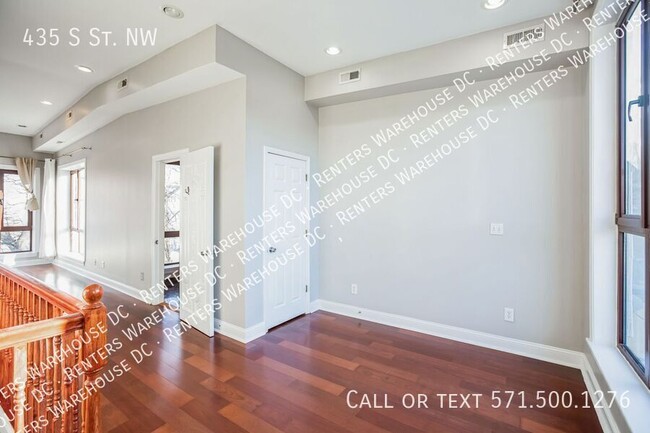 Building Photo - Big, beautiful 3Bd/1.5 Bth home in heart o...