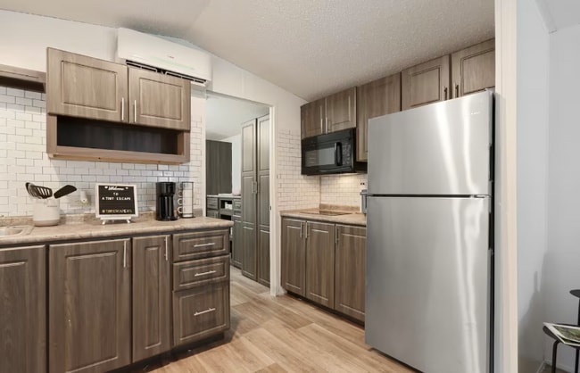Building Photo - 1698 Beechwood Blvd SW