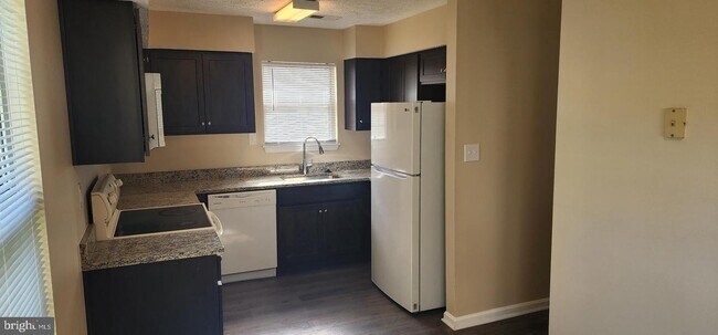 Building Photo - 6042 Red Wolf Pl