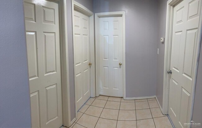 Foto del edificio - 3708 W Sarah Evans St
