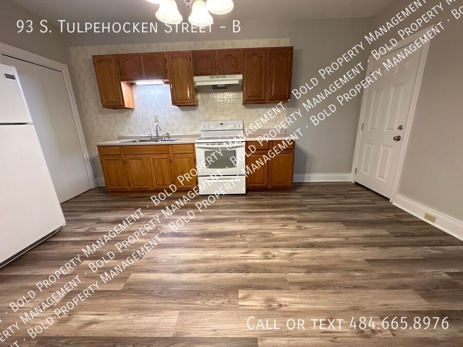 Primary Photo - 93 S Tulpehocken St