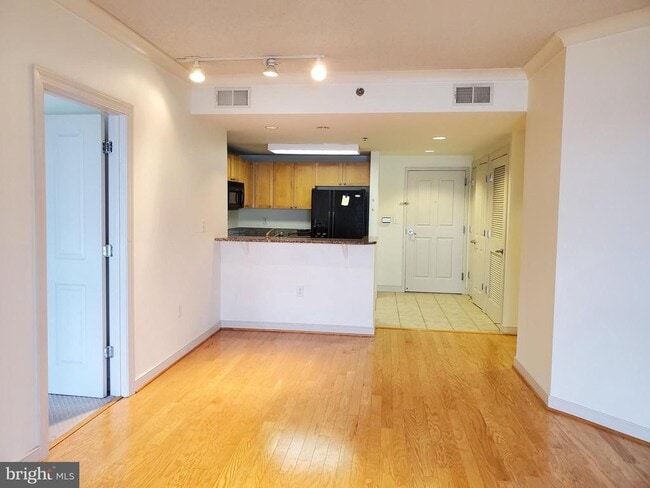 Building Photo - 777 7th St NW