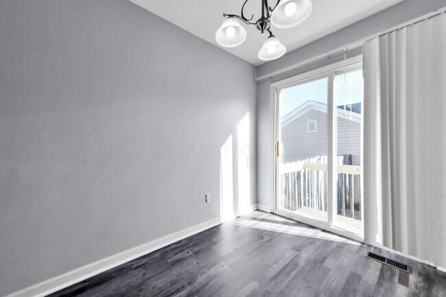 Foto del edificio - 8326 Bruntsfield Rd