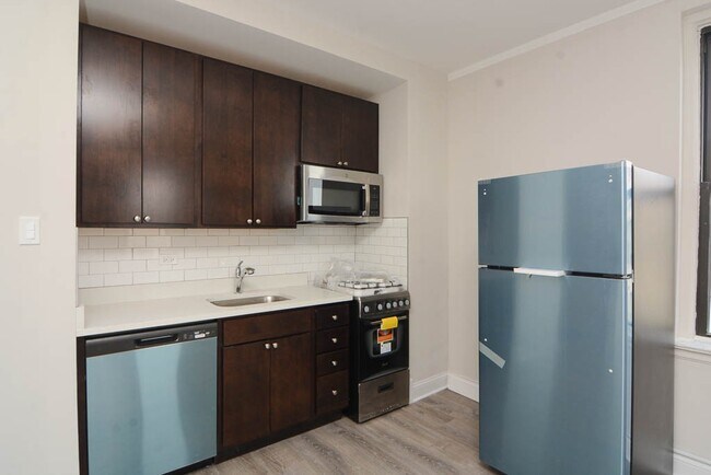 Foto del edificio - 3335 W Diversey Ave