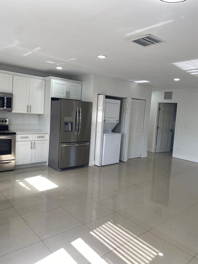 Foto del edificio - 1037 NW 75th St