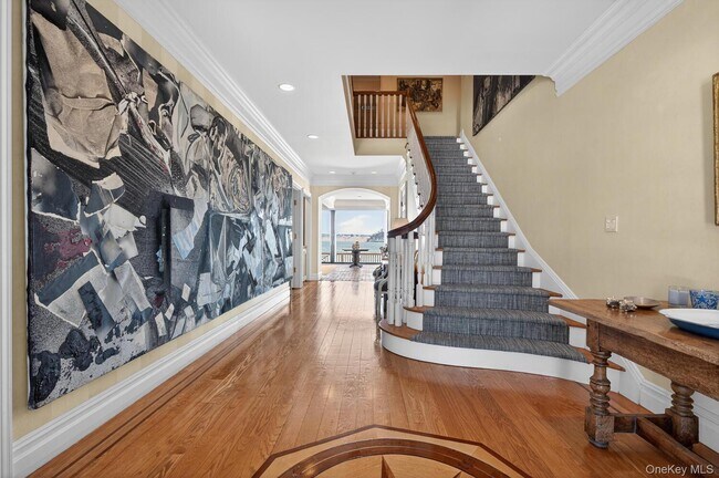 Building Photo - 336 Mariposa Dr