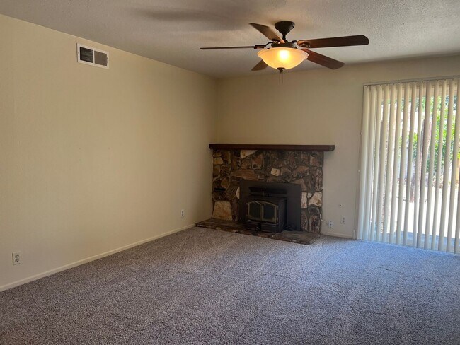 Foto del edificio - ROSEMONT 3 BR 2 BA House