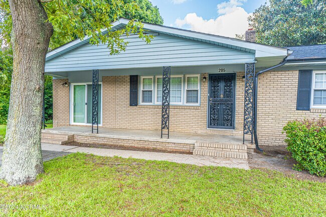 Building Photo - 205 N Glover St