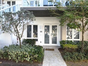 Building Photo - 10220 NW 63rd Terrace