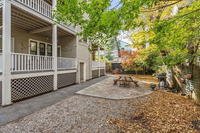 Foto del edificio - 4 Trowbridge Pl