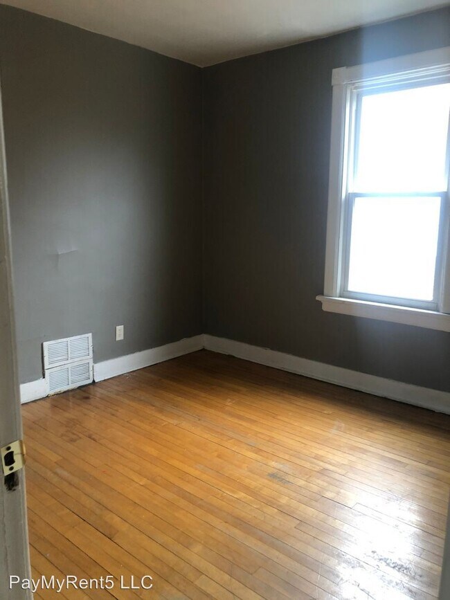 Building Photo - 3027 N Holton St