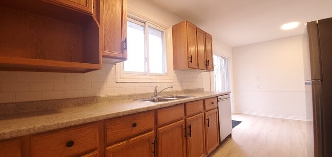 Building Photo - 194 Reid St