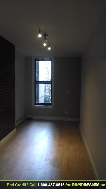 Building Photo - 550 Gates Ave