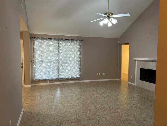 Foto del edificio - 3601 Colleen Meadows Cir