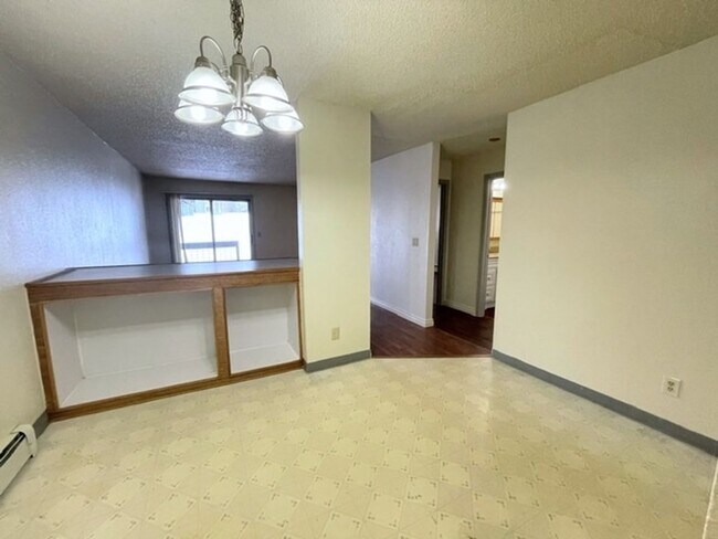 Foto del edificio - East Anchorage Condo with Laminate Floorin...