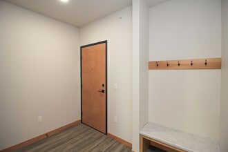 Building Photo - Paragon