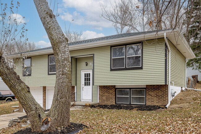 Building Photo - 8907 Lee Dr