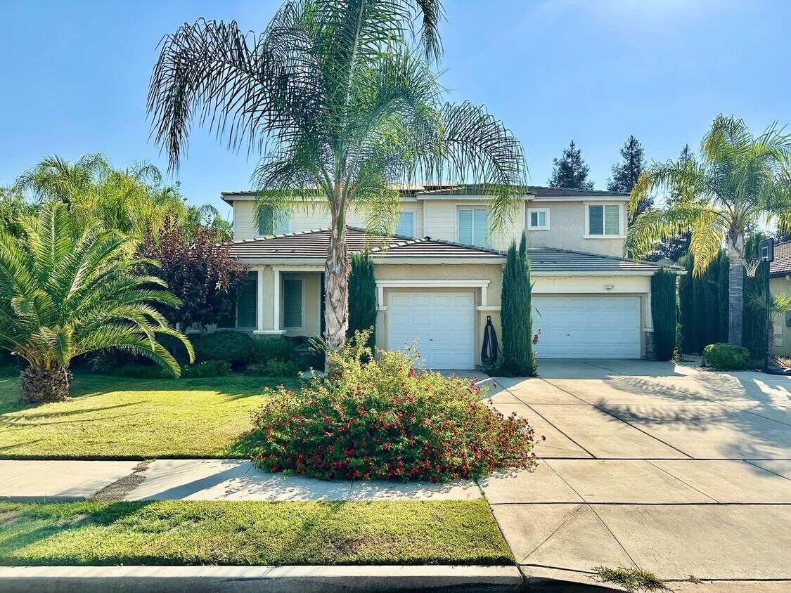 Foto principal - HUGE 5/3 Sanger Home with SOLAR