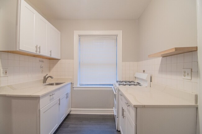 Building Photo - 6509 N Hoyne Ave