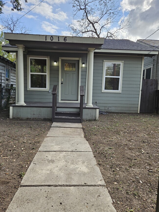 Foto del edificio - 1016 Center St