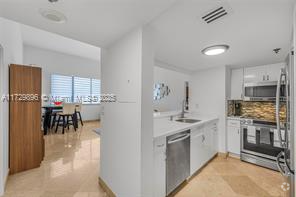 Building Photo - 540 Brickell Key Dr