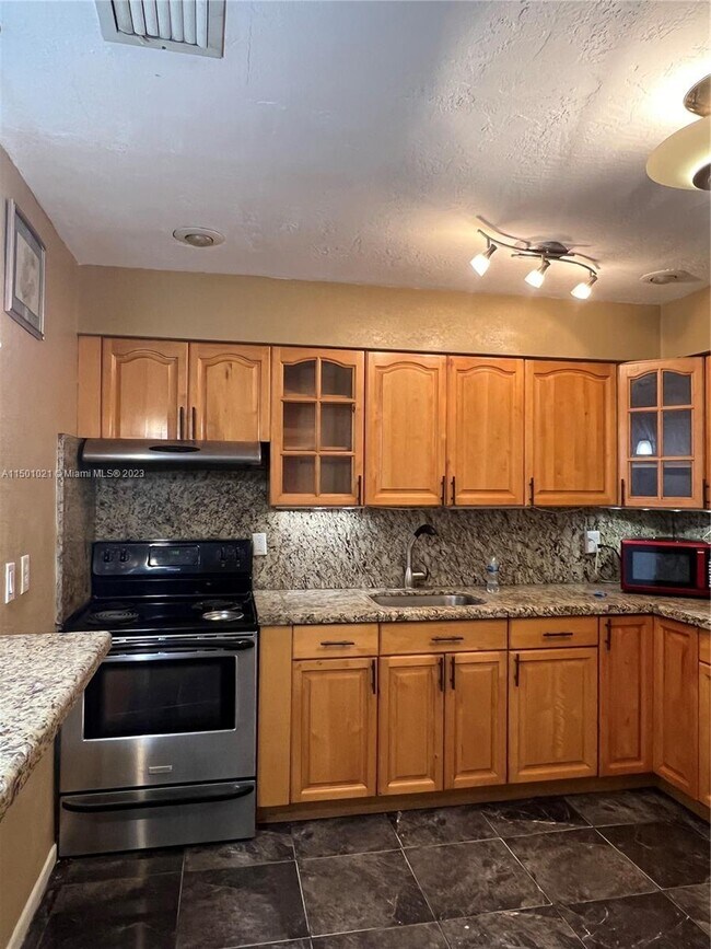 Foto del edificio - 6520 Fletcher St