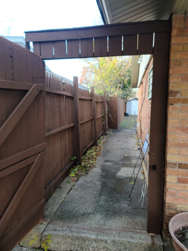 Building Photo - 2539 Hillsboro Ave