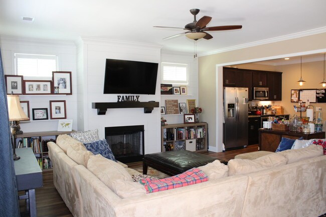 Foto del edificio - 243 Legacy Lakes Way