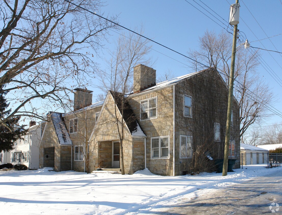 Primary Photo - 569-575 Crescent Rd