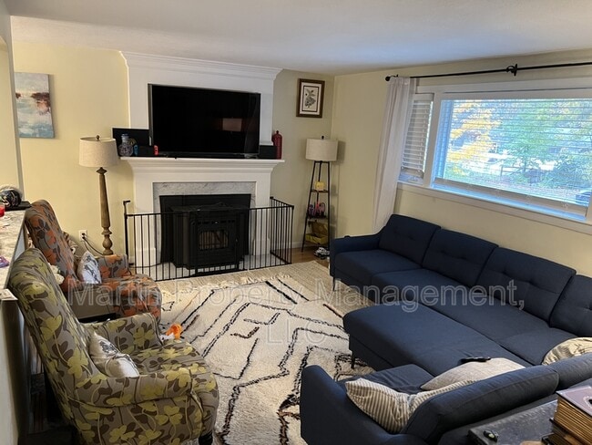 Photo - 27 Burlington Rd House