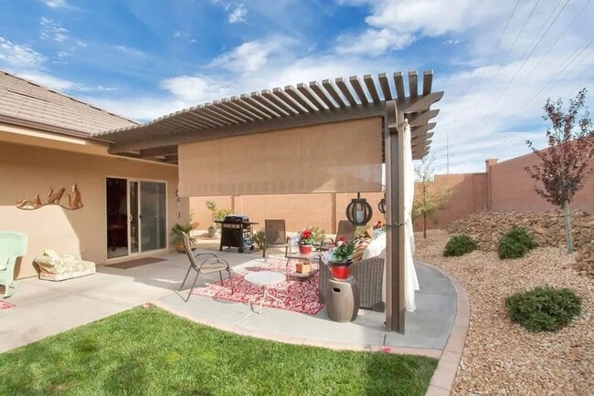 Building Photo - Upgraded Home in Riverstone!