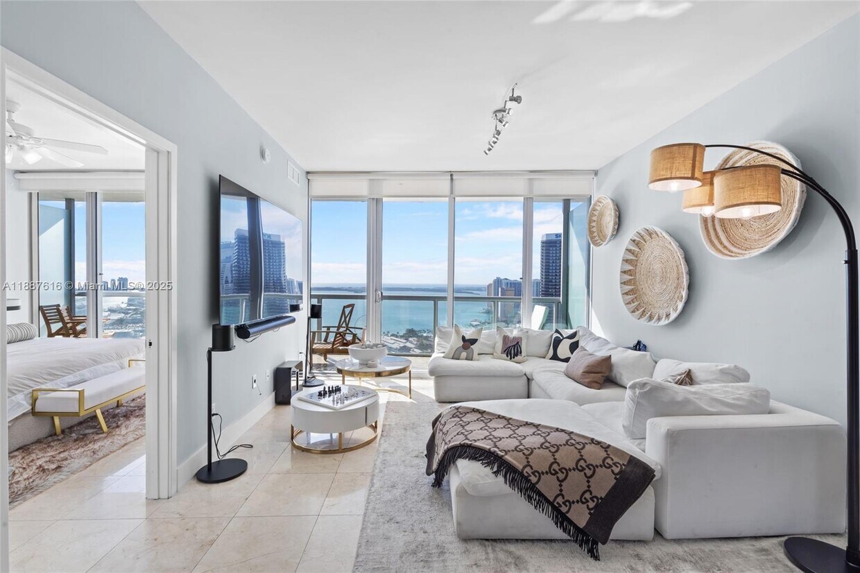 Primary Photo - 888 Biscayne Blvd