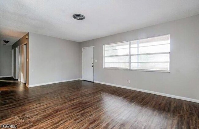 Foto del edificio - 390 Davison Ave NE