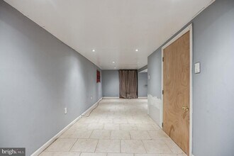 Building Photo - 530 N 58th St