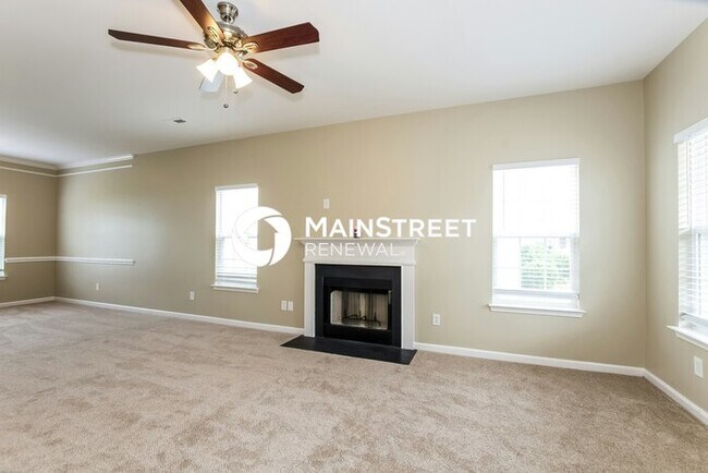 Foto del edificio - 4 Bedroom Pet-Friendly Home in Charlotte, NC with Main Street Renewal