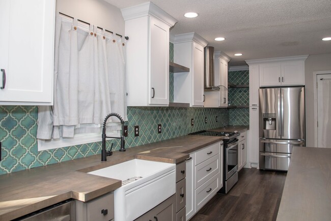 Building Photo - 333 Dogwood Ext