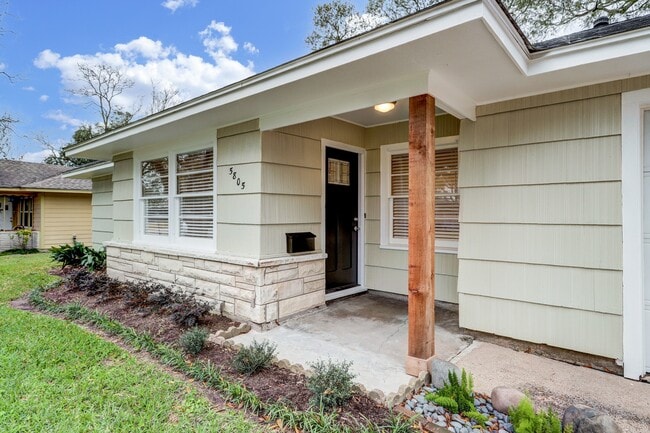 Building Photo - 5805 Grape St