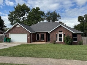 Building Photo - 312 Ridgedale Dr